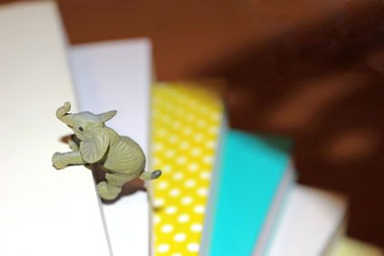 階段をのぼる象で特許取得までの過程でハードルがあるイメージ
